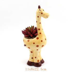 linda maceta de jirafa de cerámica llena de flores