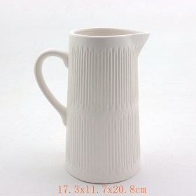jarra decorativa de cerámica blanca